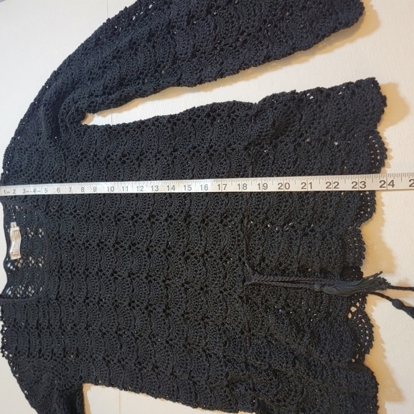 VINTAGE SK Imports hand crochet black sweater. 100% mercerized cotton. Medium - Picture 4 of 7